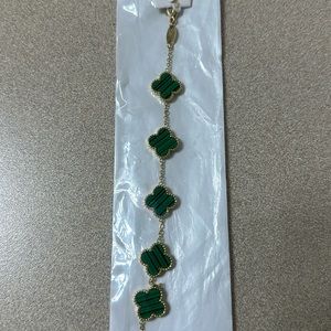 Green clover bracelet